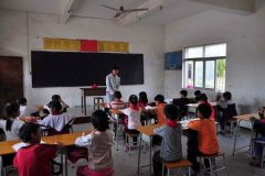 努力打好教育翻身仗人投入不够一直是困扰教育展开的瓶颈