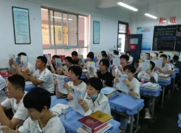 过早到校把本该属于孩子休息的时间变成